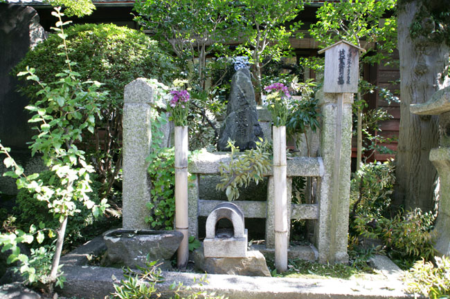 松尾芭蕉翁の墓